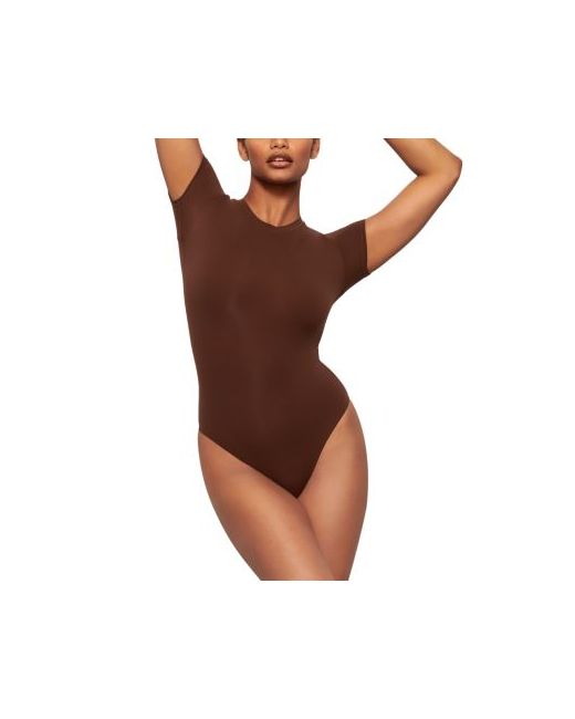 Skims Fits Everybody T Shirt Bodysuit Da Donna Di Colore Marrone
