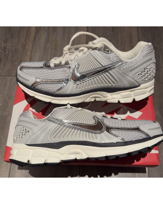 Nike Women's  Brand New Zoom Vomero 5 Photon Dust Chrome Uk 9.5