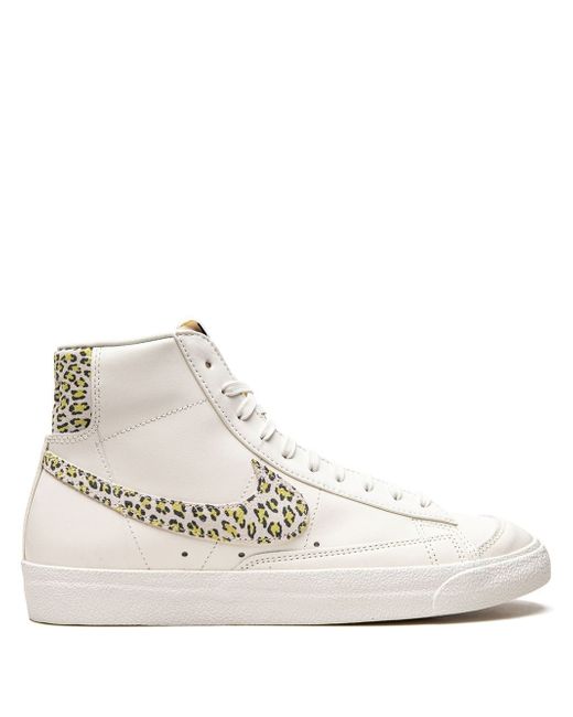 Nike Women's Black Blazer Mid 77 Se Sail/Light Lemon Twist/S Sneakers